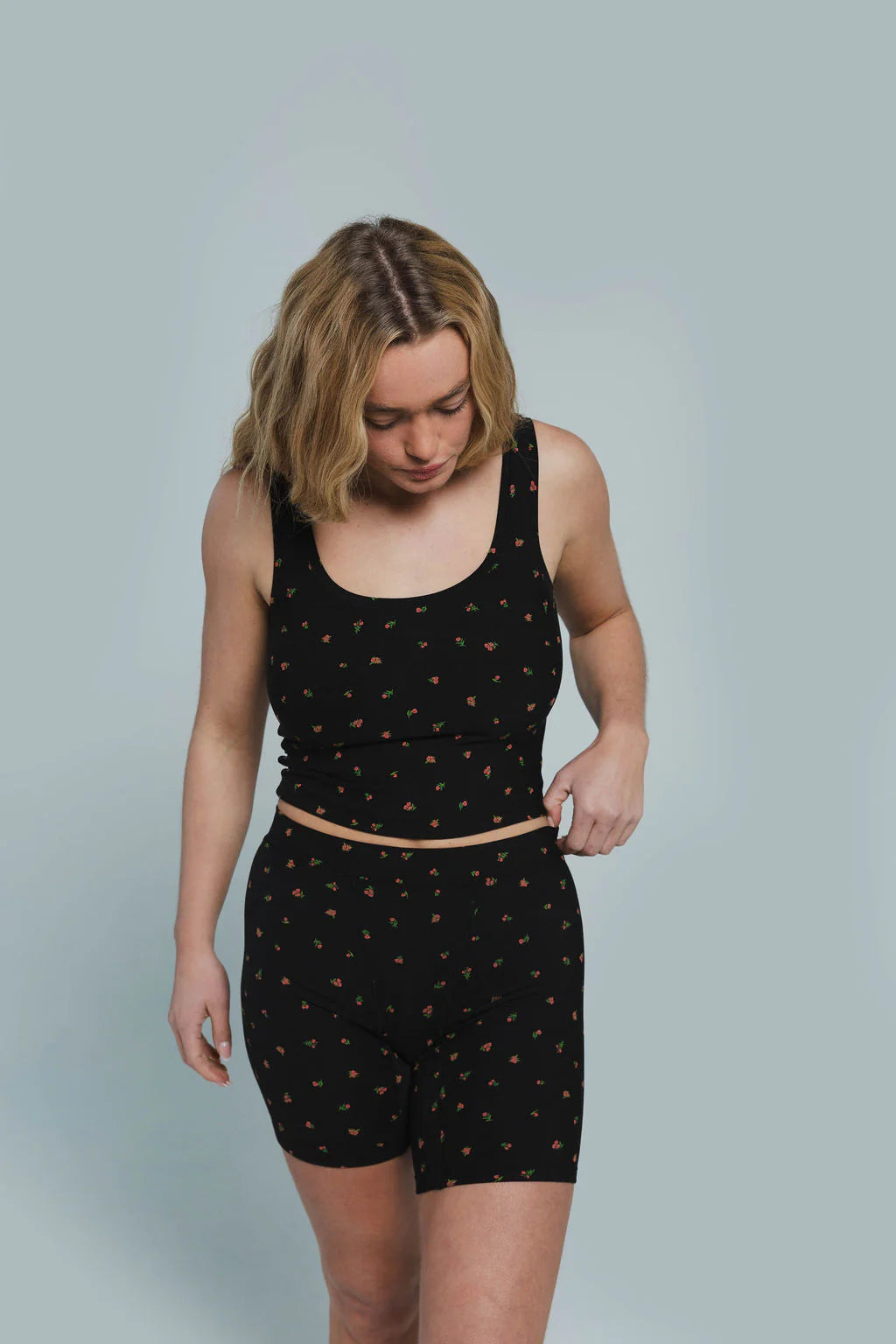 Sporty Crop (SC) Tank - Roses - Black