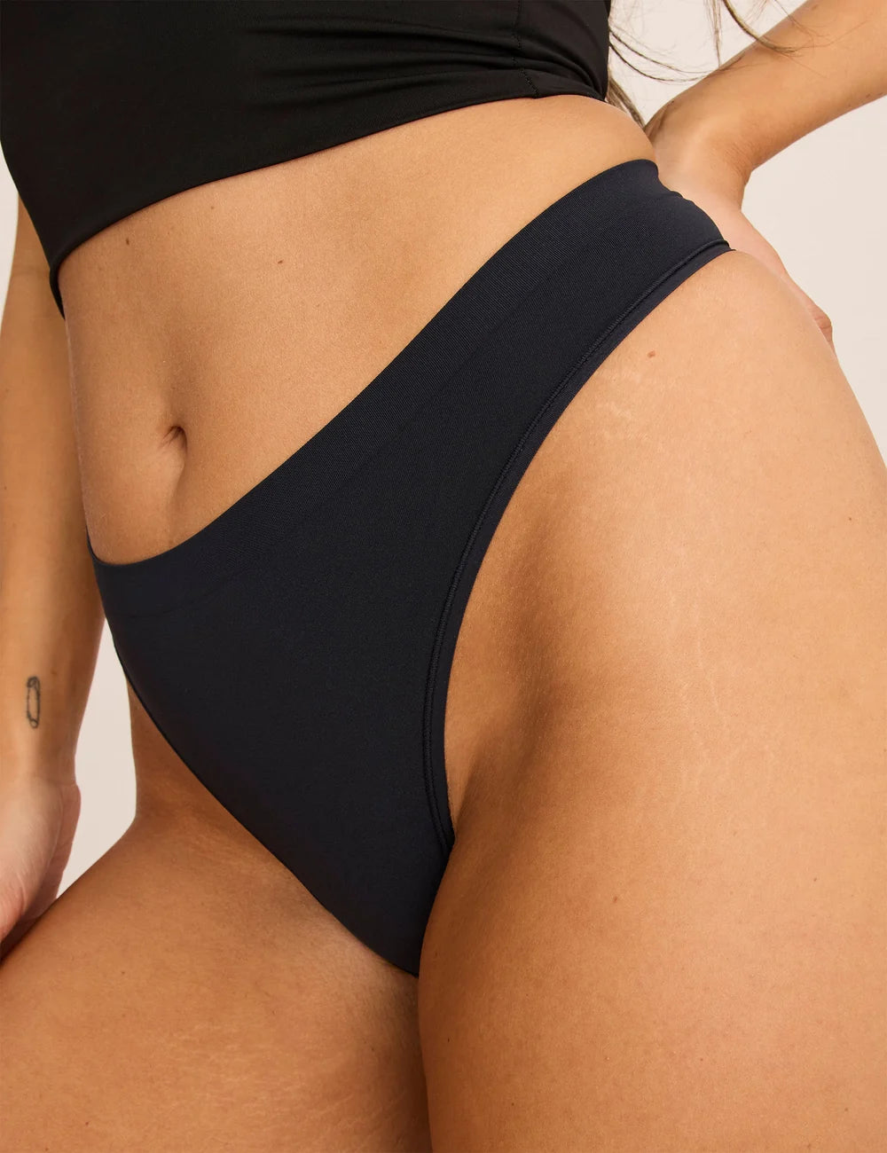 WhispAir Cooling Thong - Black