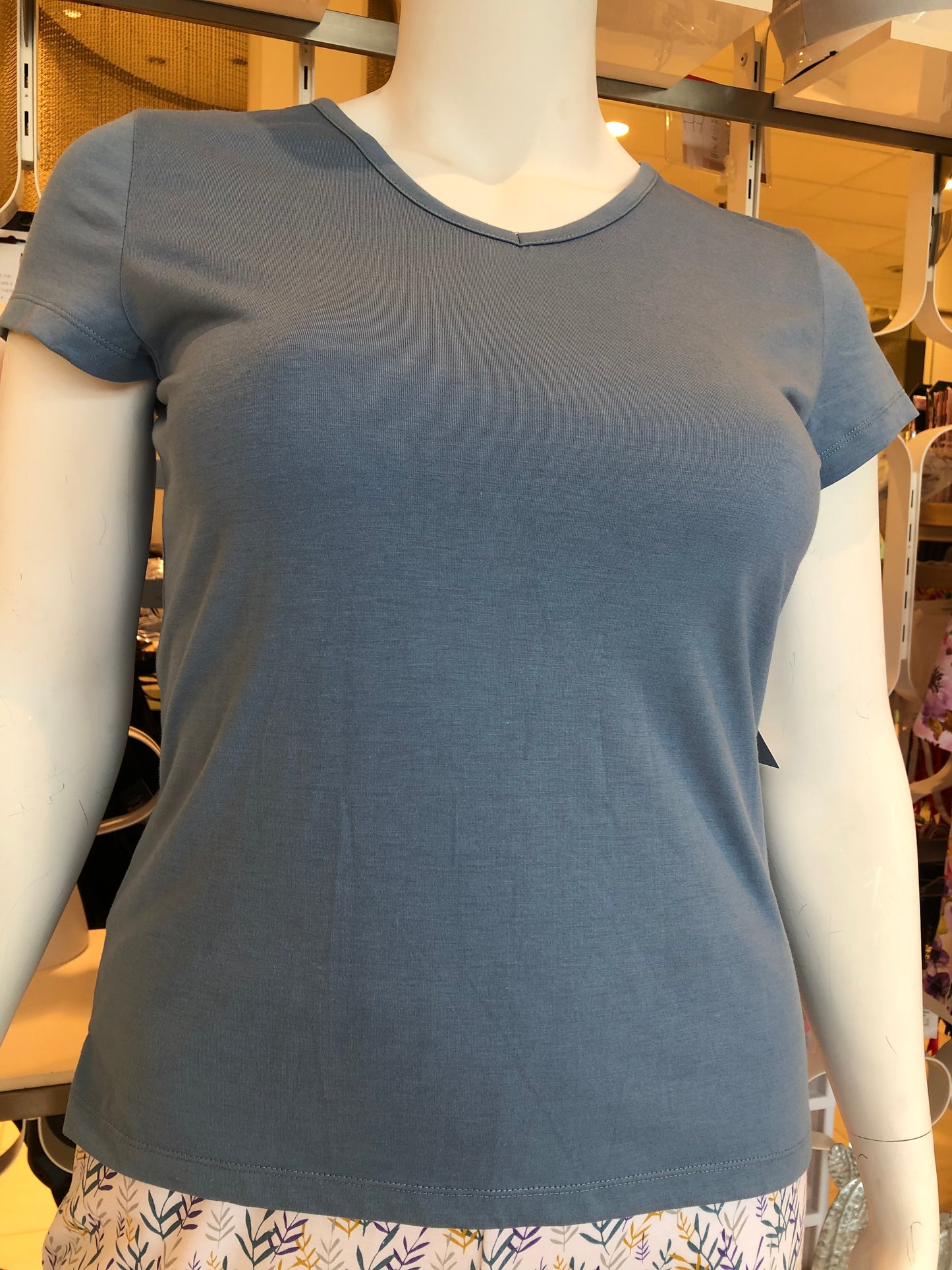 Charlotte V-neck T-shirt L4002 - Turquoise