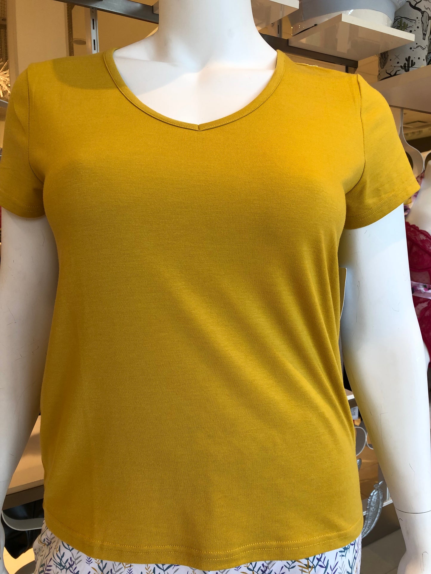 Charlotte V-neck T-shirt L4002 - Mustard